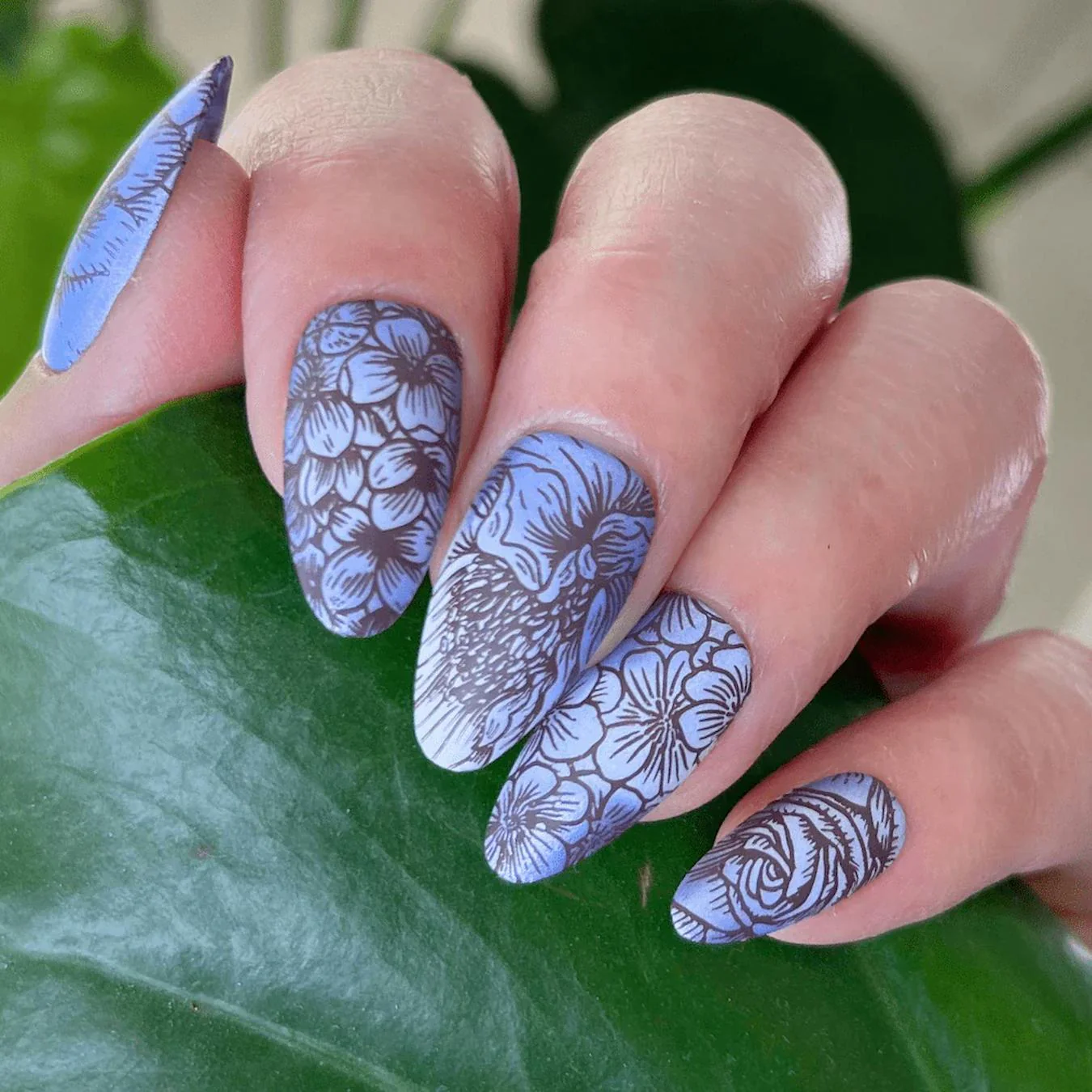 intricate-nail-design_40f71edf-834a-4ea2-9029-d18c001df284
